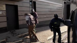 Появились кадры задержания готовивших теракт против силовика в Москве.