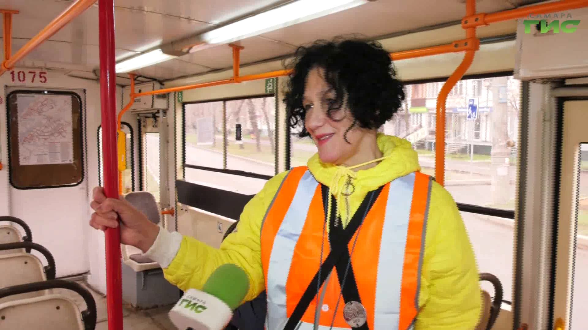 Жизнерадостный кондуктор из Самары поднимает настроение тысячам пассажиров
