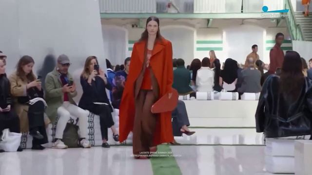 Диско-лихорадка: взрыв цвета, формы и смелости 80-х возвращается на подиумы