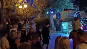 Евпатория уличный концерт -Старинный дом