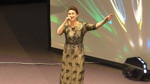 Звёзды становятся ближе. Исполняет Нелли Семенкина