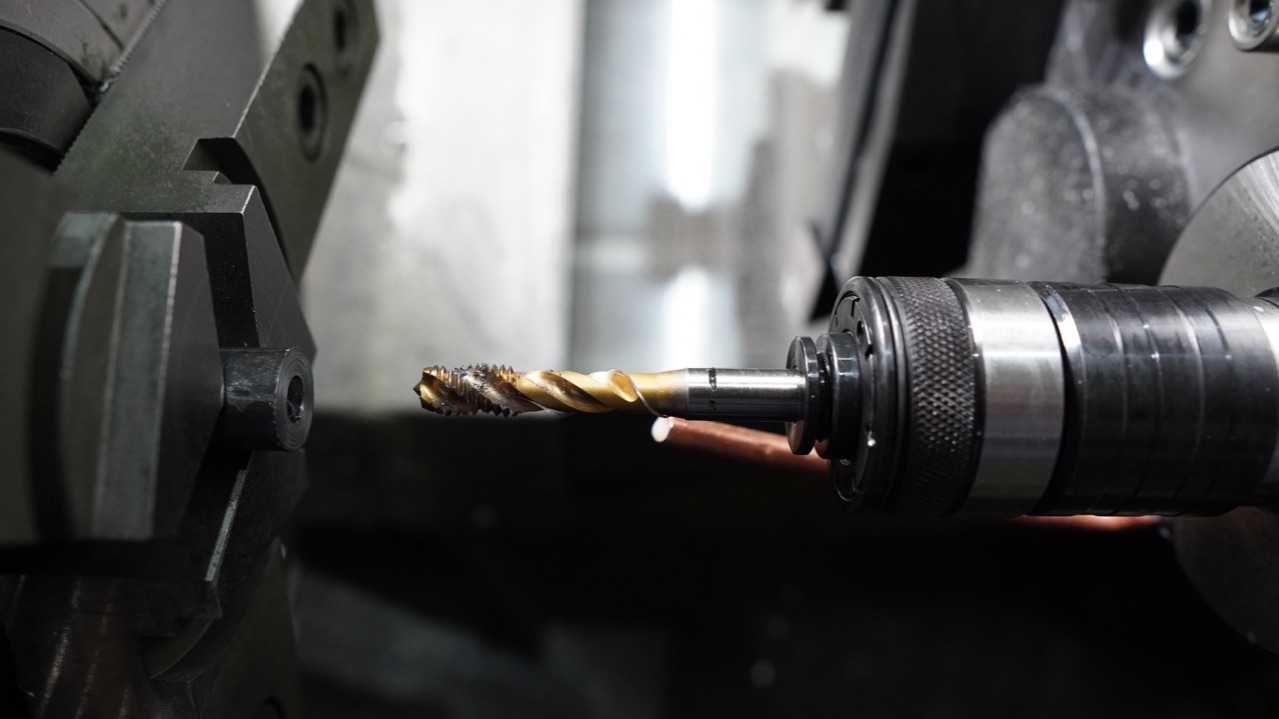 Использование метчика на токарном ЧПУ без СОЖ.