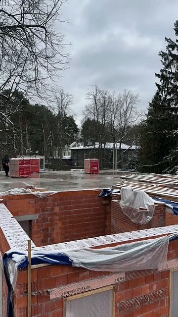 На «Дом 1» подняли паллеты с кирпичом Porotherm #спецсервисгаз #строительство  #кирпич #porotherm