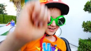 Ники и Крис - любимые истории с младшим братом