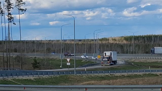 Движения PETERBILT 359 в составе автопоезда
