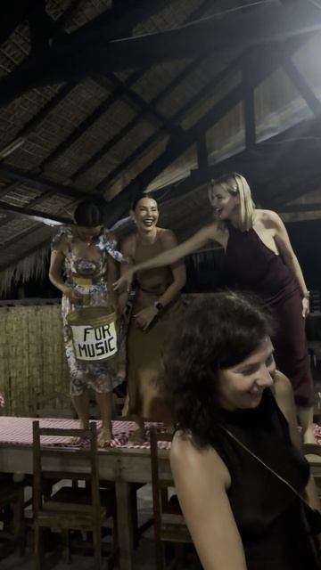 Танцуем на столе