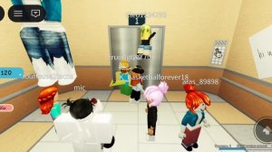 Играю в OBBY ELEVATOR (ЧТО-ТО ПОШЛО НЕ ТАК!)