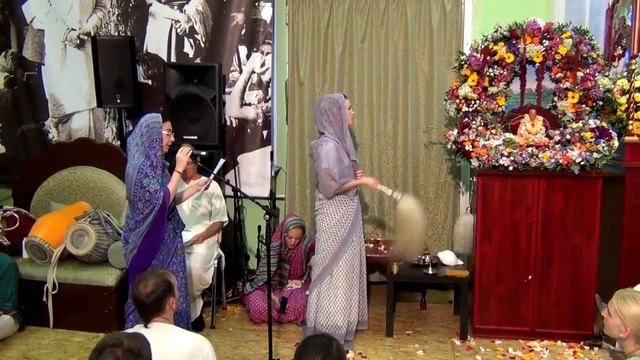 4 - 16.08.17. Вьясапуджа ШП - подношения преданных