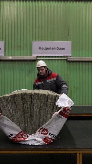 Красивая распаковка красивых плит минеральной изоляции на основе стекловолокна ТЕХНОНИКОЛЬ