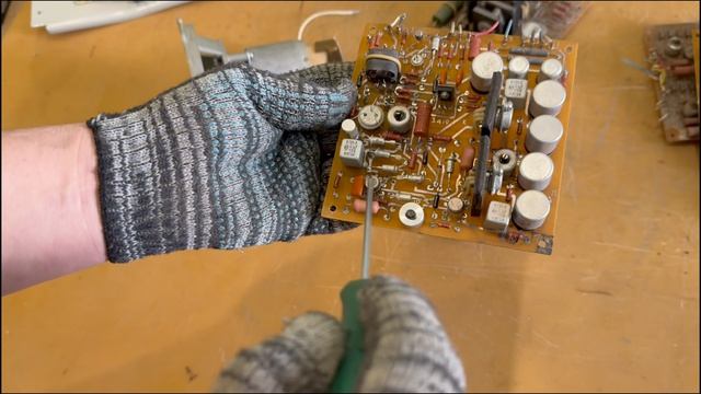 В разборе ГЕНЕРАТОР СИГНАЛОВ НИЗКОЧАСТОТНЫЙ Г3-109 1987г