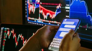 Аферисты выдавали фейки об акциях на Мосбирже за инсайдерскую информацию