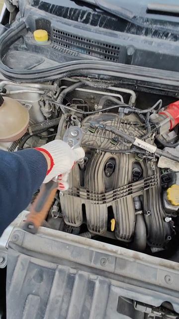 О чем может говорить белый налет на свечах зажигания?