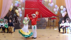 Славный парный танец на Выпускном празднике - а кто помнит свой выпускной, такие есть или нет?