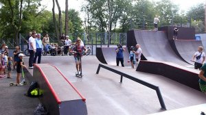 Мира захотела на скейт площадку