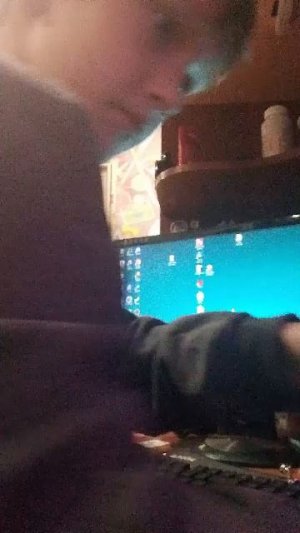 играю в майнкрафт 
🥰🥰🥰🥰🥰