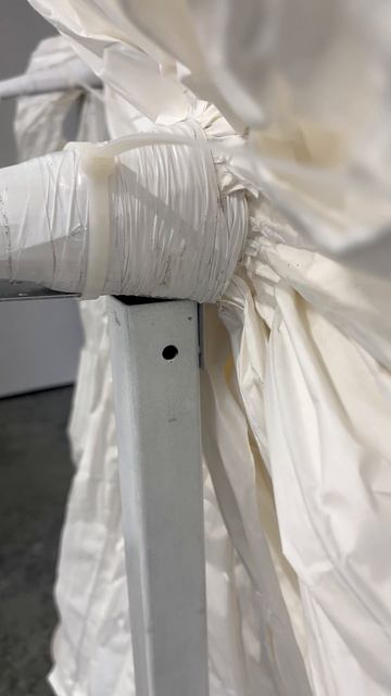 Свадебное оформление. Как и на что крепить огромный цветок