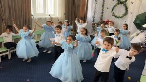 Танец на 8 марта в средней группе
