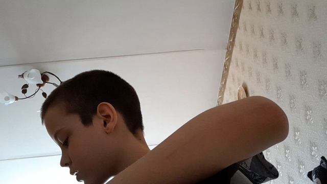 песня «А за окошком месяц апрель а скоро будет май»