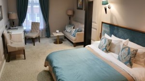 «Волосы меня подставили»: отель выставил блогеру счет за испачканное полотенце