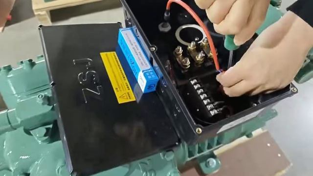 Поршневые компрессоры ZSJ Клемная коробка