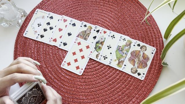 Червонная дама. Что у нее в жизни? Гадание на игральных картах