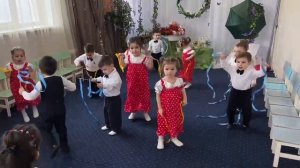 Танец с ленточками 1 младшая группа