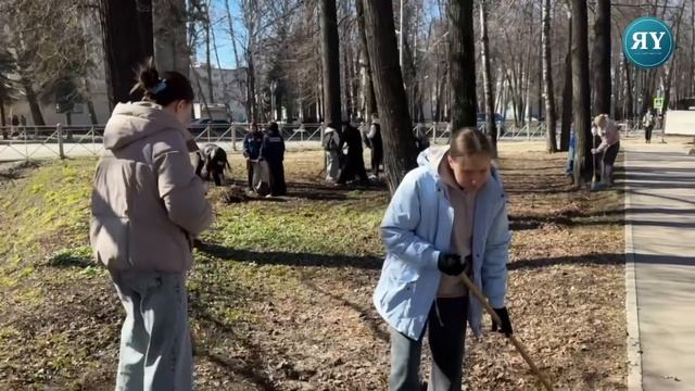 «Бердәм Россия»нең «Яшь Гвардия» активистлары чисталык акциясенә кушылды.