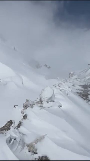 На Харибском перевале свирепствует пурга