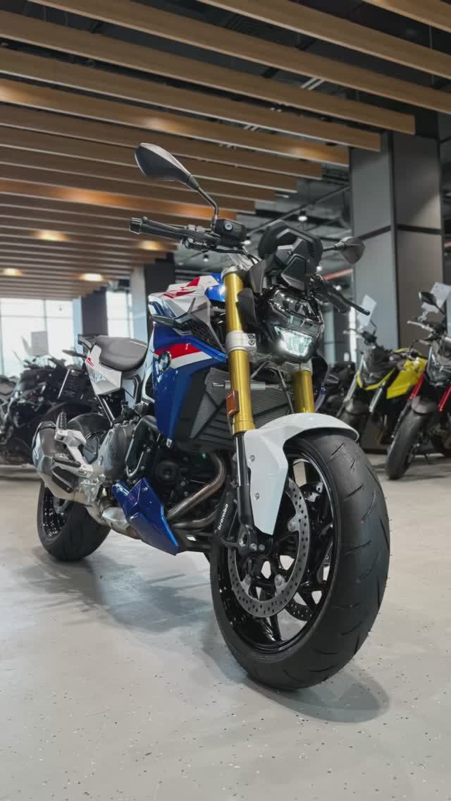 BMW F 900 R (2024)  VIN: WB10K1104R6J55284