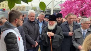 Патриарх Кирилл и мэр Москвы Сергей Собянин посетили фестиваль "Пасхальный дар"