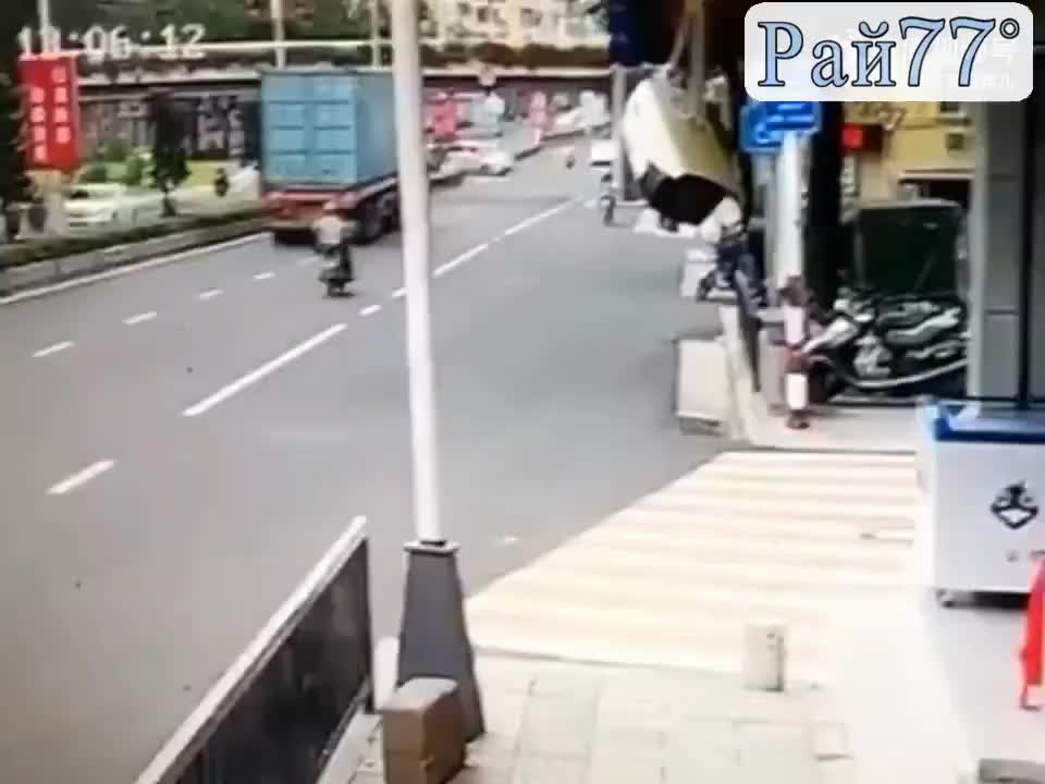 Придавил мотоциклистов