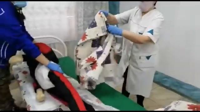 Школа родственного ухода Занятие 2 Смена постельного белья у маломобильного пациента на дому [get.gt