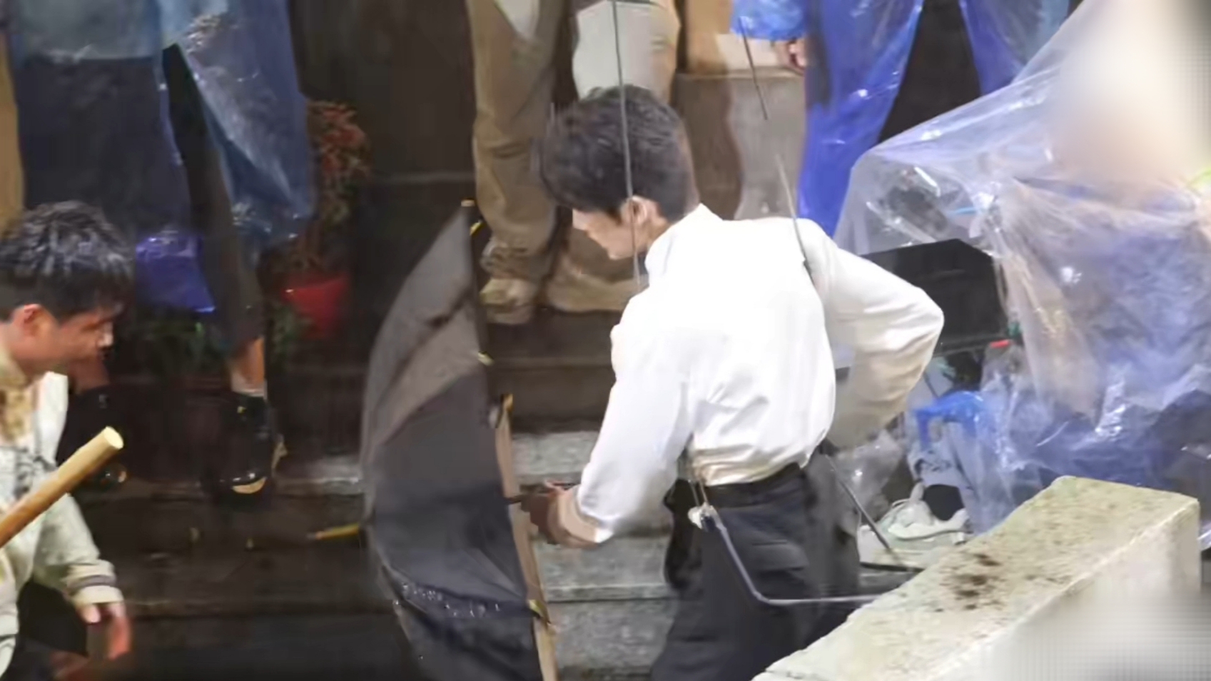 Трюки в Южных архивах (зонт)