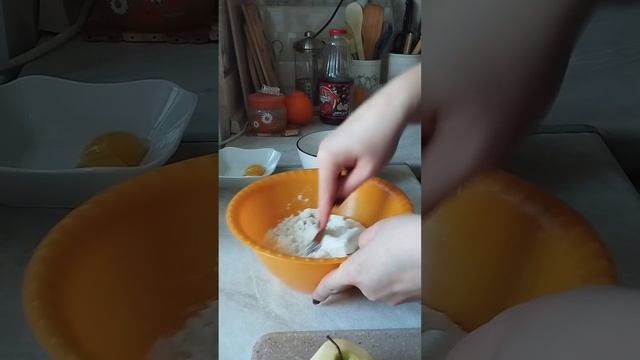 Готовим сырники с яблоком в аэрогриле.