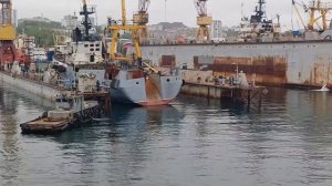 ПЛАВУЧИЙ ДОК ВО ВЛАДИВОСТОКЕ "КИРОВКА НАХОДКА " СТР ДОБЫЧИК . #Владивосток