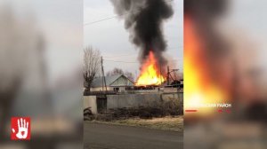 Коротнуло удлинитель. Огонь полностью уничтожил жилой дом и хозяйственную постройку в деревне