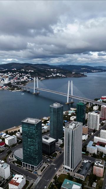 Срочная прогулка по мосту: виды на город и природу #мосты #города #природа