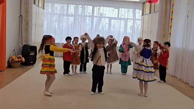Танцы народов нашей страны.