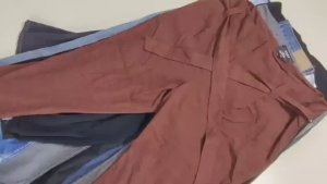 Лот 2505 Джинсы Брюки мж Италия КРЕМ 1200ркг 14,1кг 27ед