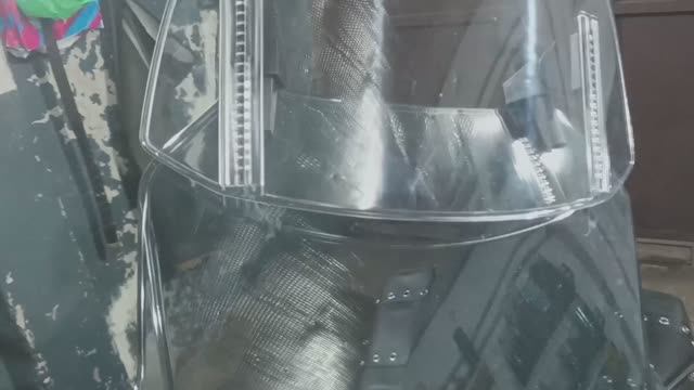 Установка лобового стекла на мотоцикл TVS 150. часть 2.