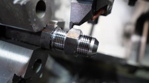 Топливный штуцер за одну установку.