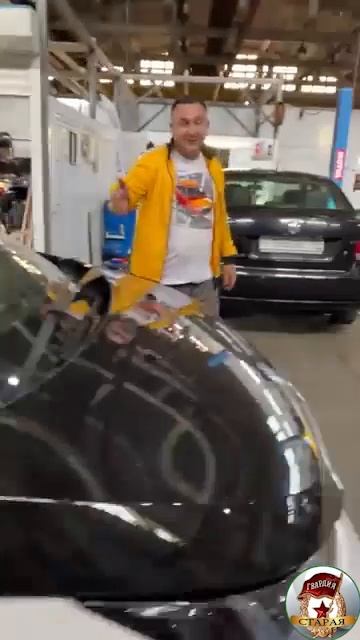 Блондинка в автосервисе.17