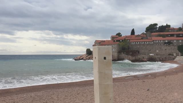 замок в море