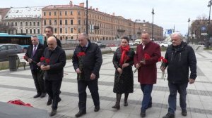 Руководство и сотрудники ЦВММ возложили цветы к памятнику адмиралу Федору Ушакову