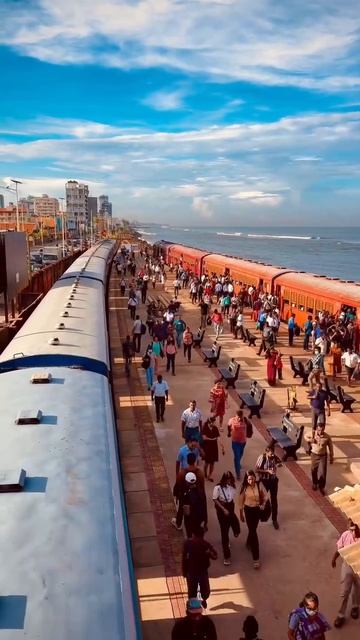 Прибрежная железная дорога из Коломбо — один из  популярных маршрутов на Шри-Ланке,