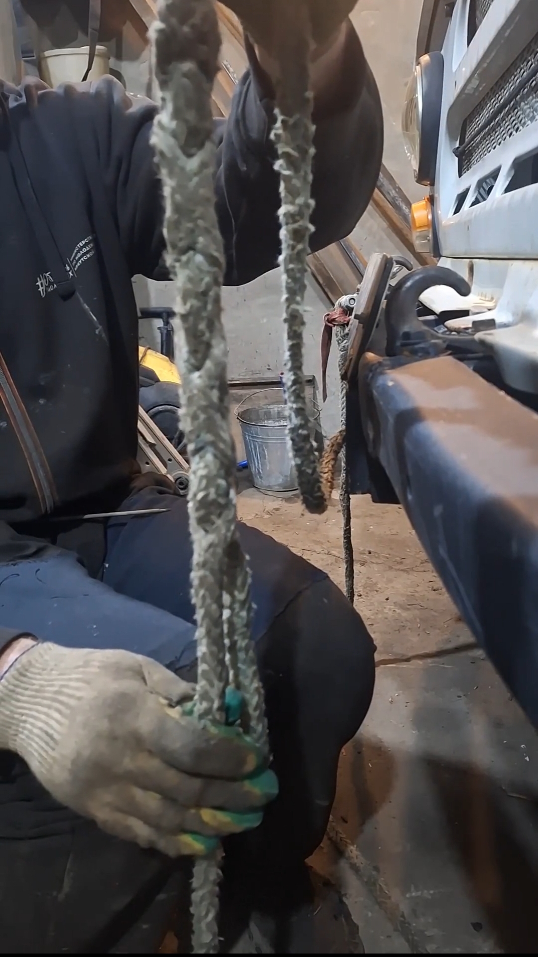 Что делать если порвался синтетический  трос на лебедке?