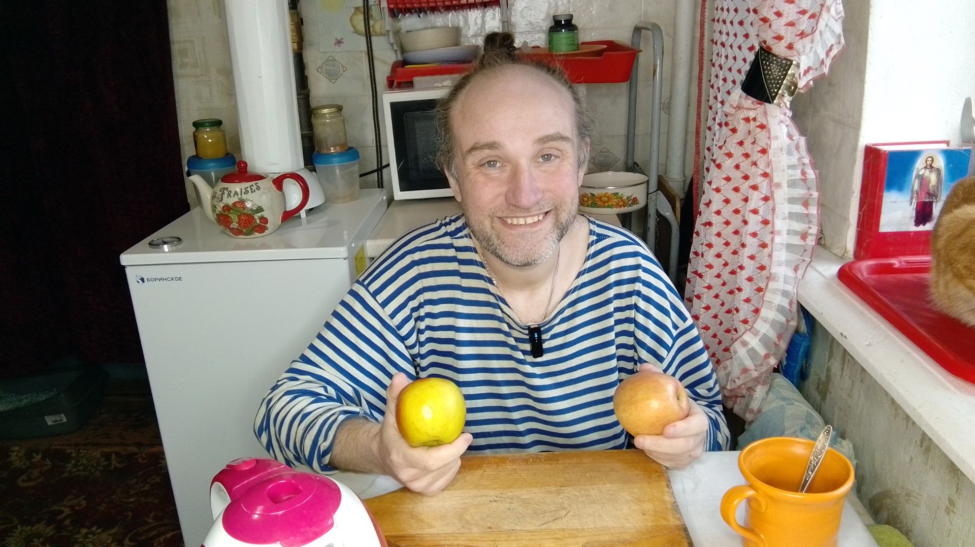 Завтрак с Рыжулей. Был в храме. Распаковочка. Мукбанг. Обжор. Еда на камеру. Диета. Шизофрения.