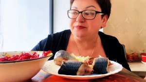 Она такая жирненькая🔥Как я😁/Мукбанг селедочка 💪