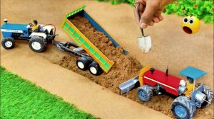 ТРАКТОР СТРОИТ ДОРОГУ С ПОЛНОСТЬЮ ЗАГРУЖЕННЫМ ГРУЗОВИКОМ