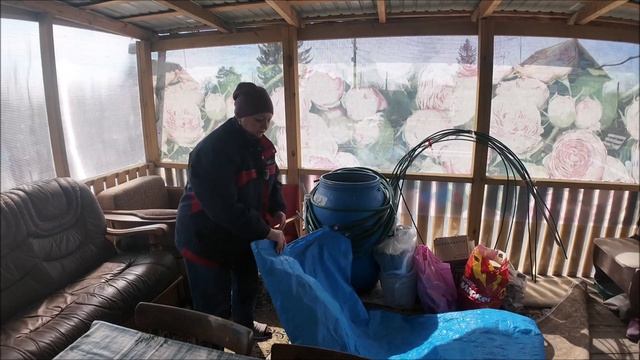 На нашу дачу без слез не взглянешь / Пьем чай в 